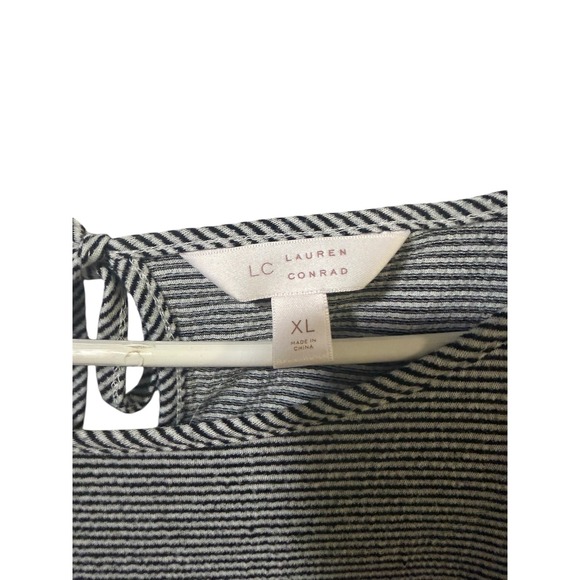 Lauren Conrad Size XL Striped Ruffle Sleeve Tie Back Top - Picture 3 of 6